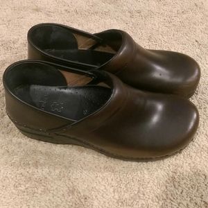 Dansko oiled leather clogs sz 40. Excellent!